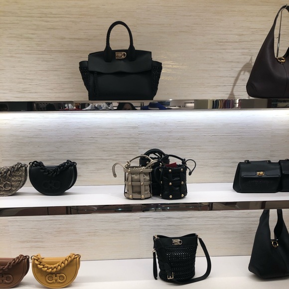 Live 💖 Like This Listing 💜 Know When We Go Live💖Posh shows💜💖💜💖 - Picture 5 of 9